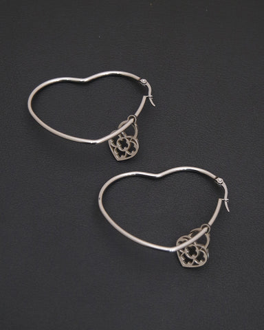 Orecchini cerchio "cuore" in acciaio - Lucchetto cuore traforato
