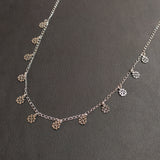 Collana girocollo 12 mini pendenti in acciaio - Fiore gotico
