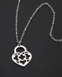 Collana corta con sfere in acciaio - Lucchetto cuore traforato