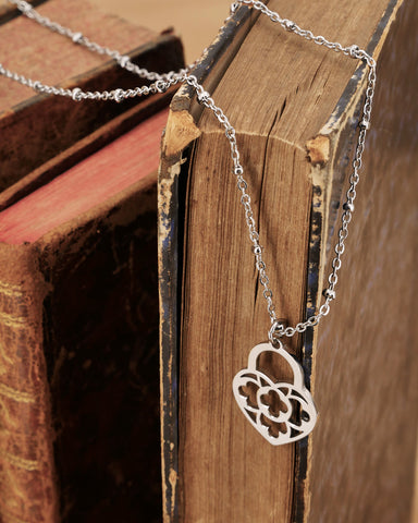 Collana corta con sfere in acciaio - Lucchetto cuore traforato