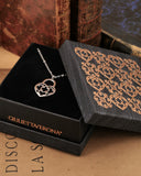 Collana corta con sfere in acciaio - Lucchetto cuore traforato