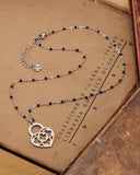 Collana corta con sfere nere in acciaio - Lucchetto cuore traforato