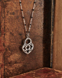 Collana corta con sfere nere in acciaio - Lucchetto cuore traforato