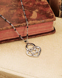 Collana corta con sfere nere in acciaio - Lucchetto cuore traforato