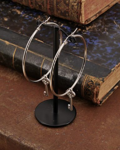 Orecchini cerchio in acciaio - Chiave cuore