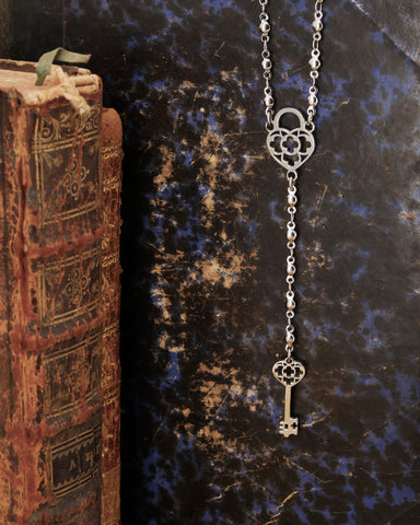 Collana stile rosario in acciaio - Lucchetto cuore traforato e Chiave cuore