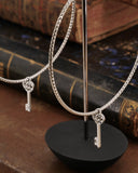 Orecchini cerchio grande diamantato in acciaio - Chiave cuore