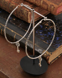 Orecchini cerchio medio diamantato in acciaio - Chiave fiore gotico