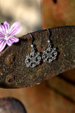 Orecchini a monachella in acciaio - Fiore gotico piccolo
